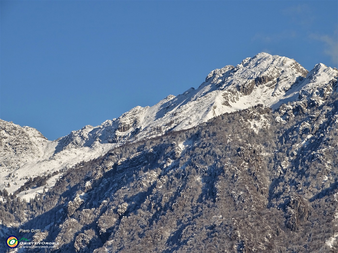 35 Zoom sula cima del Monte Alben (2020 m).JPG